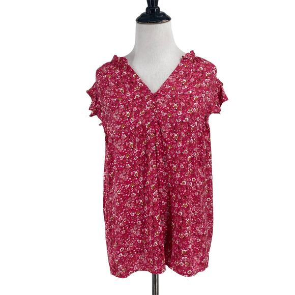 cupcakes & cashmere Tops - Cupcakes & Cashmere Floral V-Neck Sleeveless Blouse Size Medium